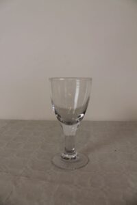 think clear glass wine glass