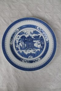 Plate with chinese pattern of a temple