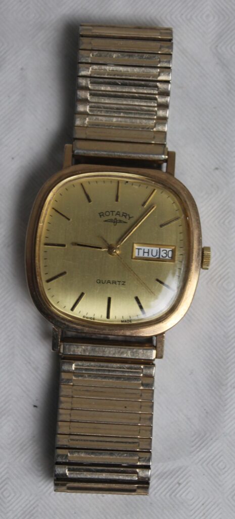 gold men watch 