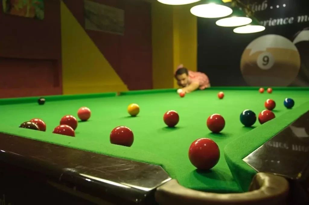 Pool and snooker tables