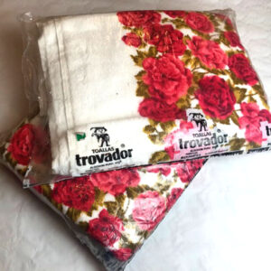 large-white-bath-towels-with-red-rose-pattern