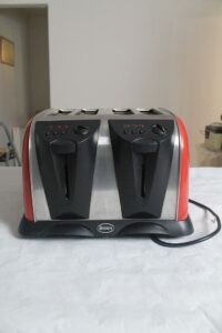 Red toaster four slits