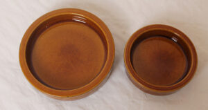 2 brown ceramic dishes