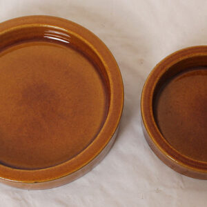 2 brown ceramic dishes